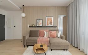 Elegant Apartment For 4 With Parking In Poznan By Noclegi Renters